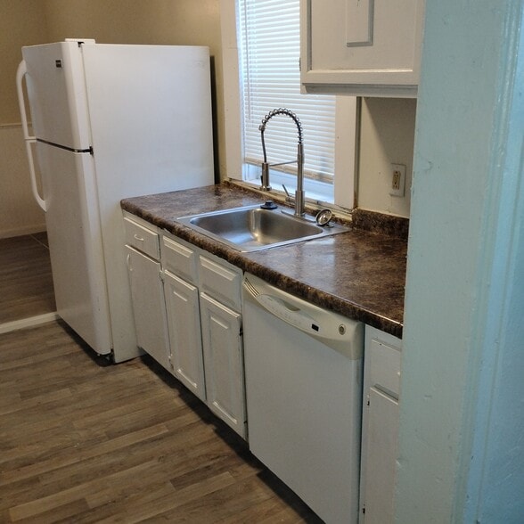 Building Photo - 415 Smith St