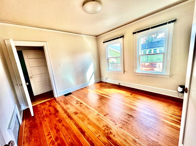 Building Photo - 4728 NE 27th Ave