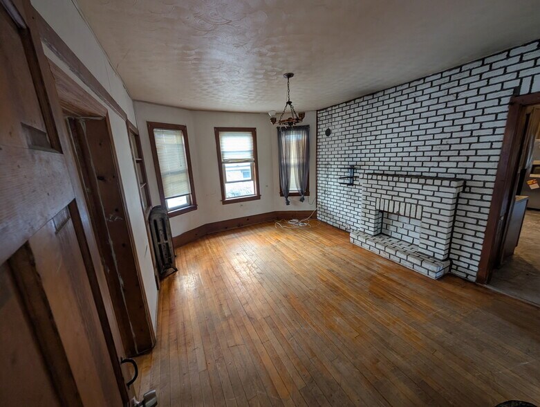 Building Photo - 10 Agawam St
