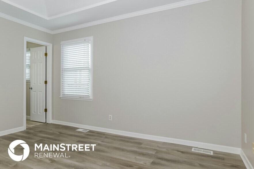 Building Photo - 3535 Winchester Dr