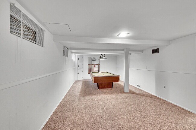 Building Photo - $3,000- Location! 2 Bed 2.5 Bath 2 Non-Con...