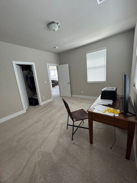 Building Photo - 3790 Park Ridge Ln