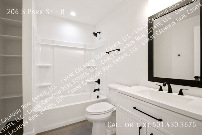 Building Photo - 206 S Park St