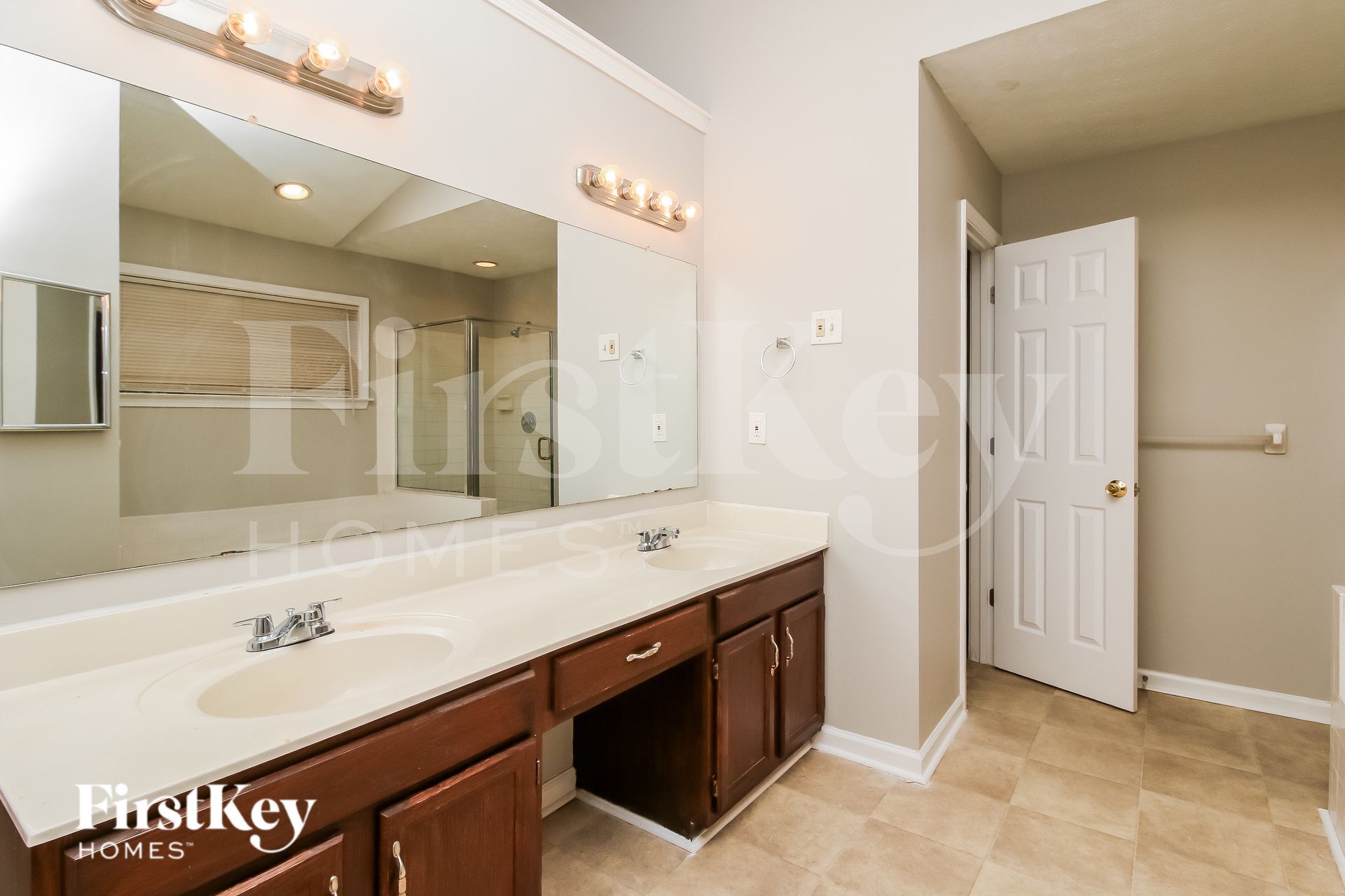 Building Photo - 1877 Wedgewood Dr