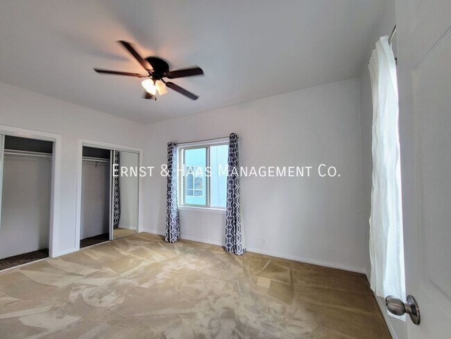 Building Photo - 934 E. Broadway-