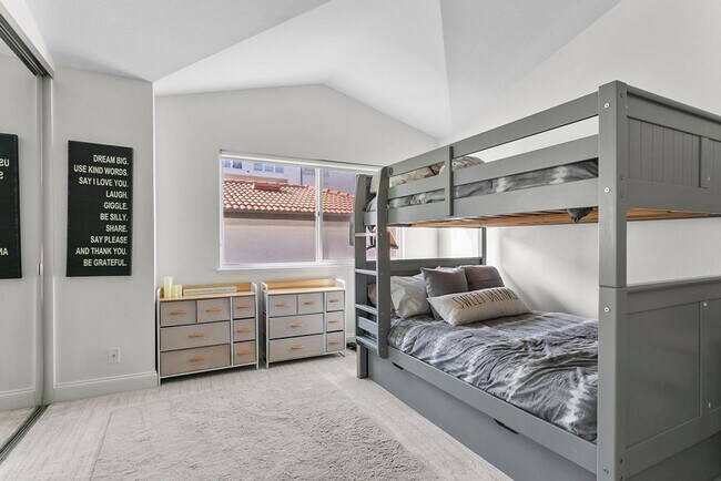 Building Photo - COMING SOON - Beautifully Updated 2 Bed/2 Bath Condo with Views!