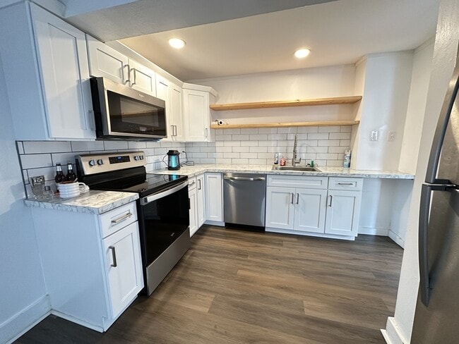 Building Photo - 610 E Main St