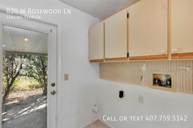 Building Photo - 3 Bedroom in charming neighborhood availab...