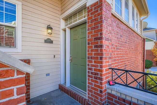 Building Photo - Spacious 3-Bedroom Townhome in Prime Denve...