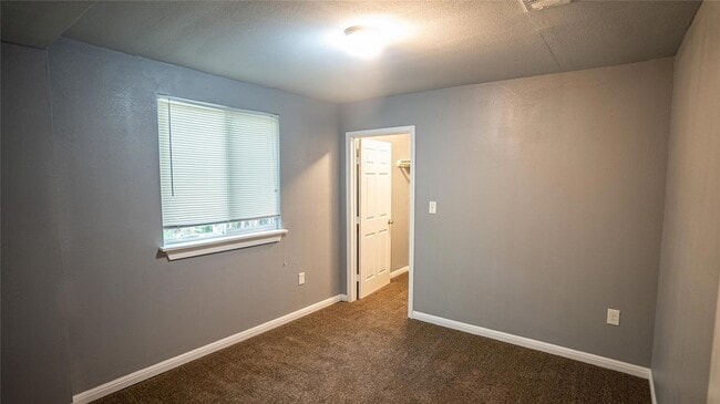 Building Photo - 106 W Hoopes Ave