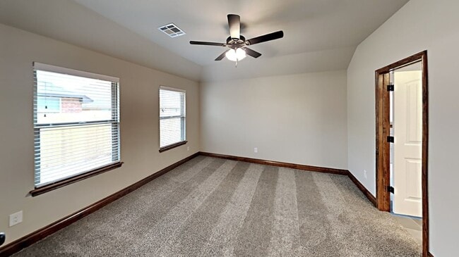 Building Photo - Very Nice 4 Bedroom 2 Bath Home in Yukon Schools