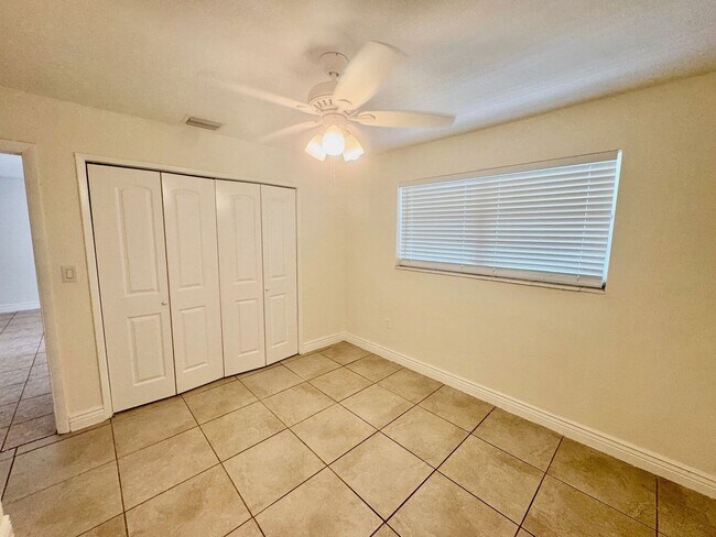Building Photo - Ventura Blvd FTL 2633-2635