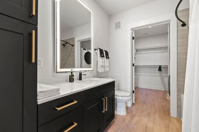 Building Photo - 2317 W Grace St