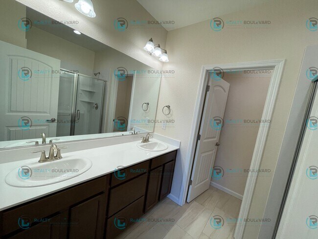 Building Photo - Luxury and Convenience Fully Equipped 3-Bedroom 2.5 Bathroom 2 Car Garage Townhome in Carson City
