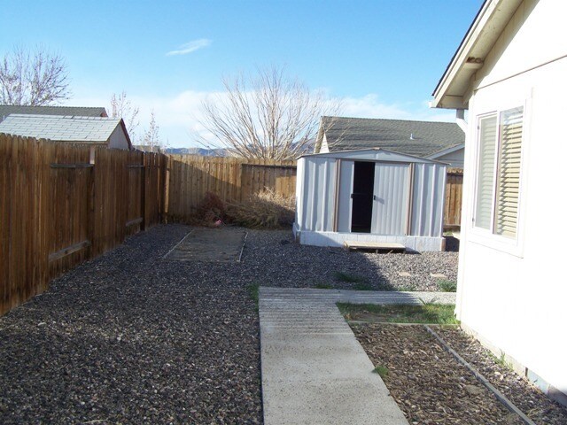 Building Photo - 3 Bedroom 2 Bath Charmer