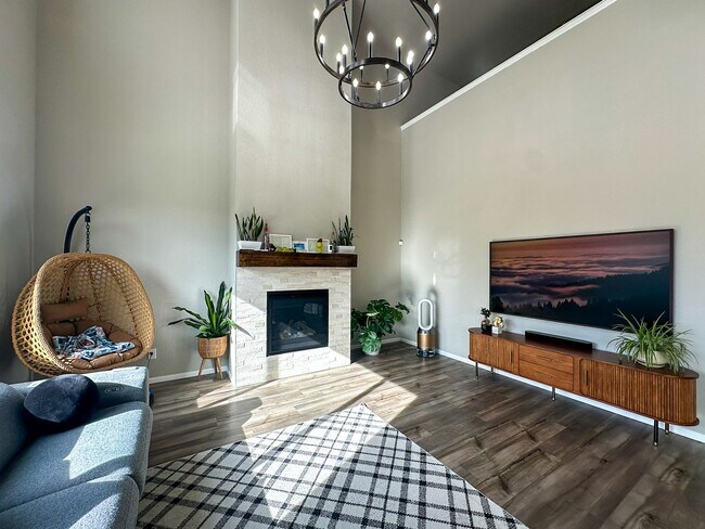 Building Photo - Almost Brand New Meadowlark 4bd 3.5ba home