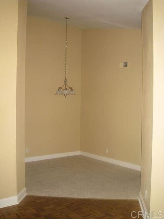 Building Photo - Stylish 2 Bed, 2 Bath Upper Unit in Prime ...