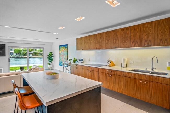 Building Photo - 35 Castle Harbor Isle Dr