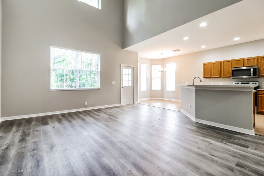 Building Photo - 7305 Brightwater Oaks Dr