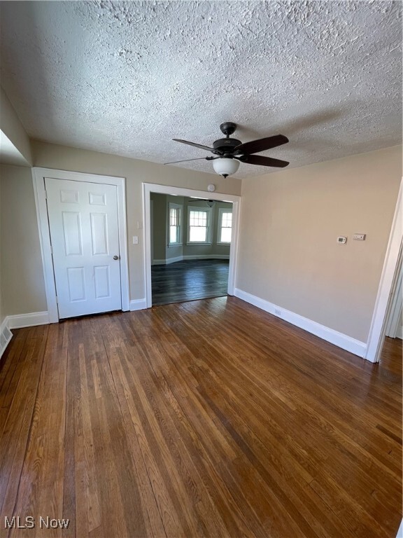 Building Photo - 10323 Linnet Ave