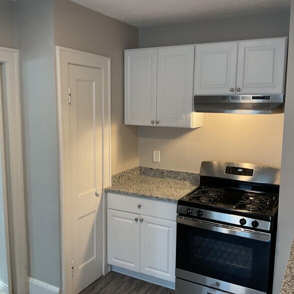 Building Photo - 17000 Melgrave Ave