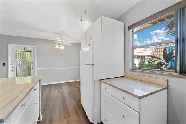 Building Photo - 220 Seville Dr