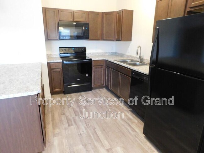 Building Photo - 668 Brookwillow Dr