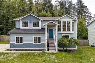 Building Photo - Beautiful Spacious 4 Bedroom 2.75 Bathroom...