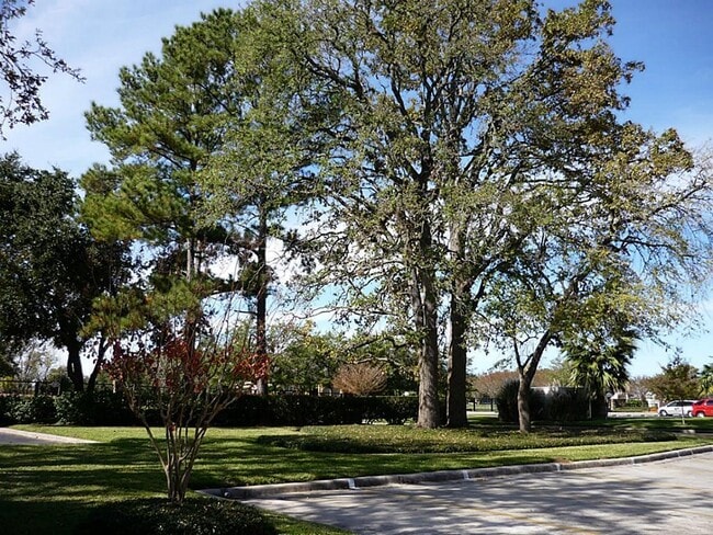 Building Photo - 12600 Melville Dr