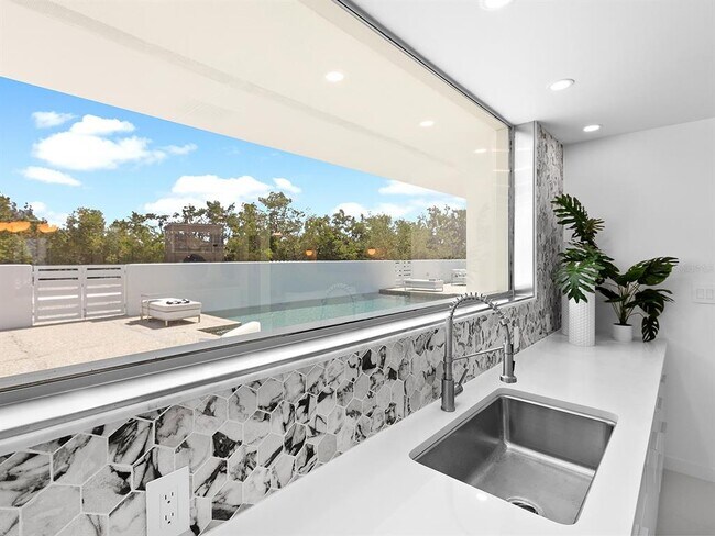 Building Photo - 7647 Sanderling Rd