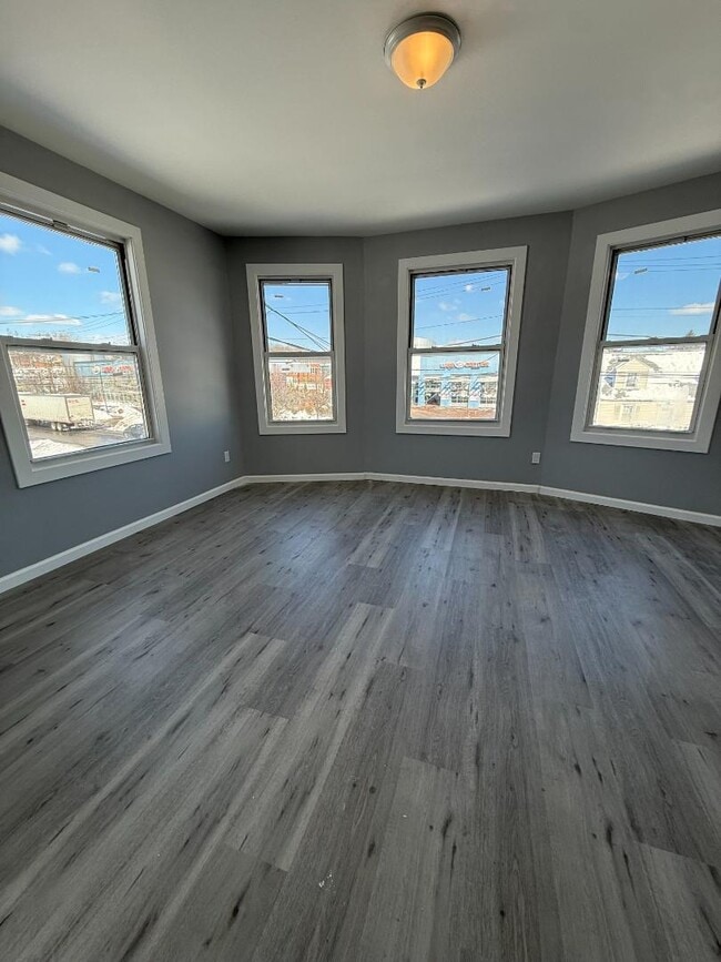 Building Photo - 1637 South Ave