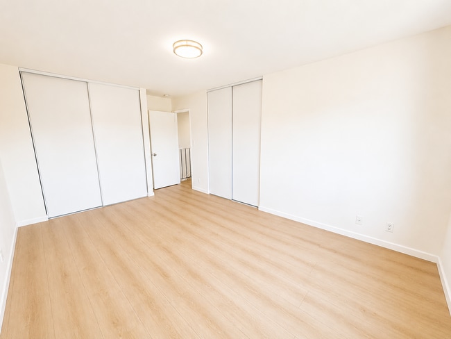 Building Photo - Townhome has been remodeled top to bottom, everything brand new!