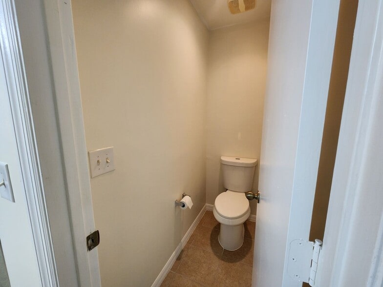 Building Photo - 2/2 Lehigh in Vistana Villas $500.00 Off First Month