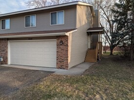 Building Photo - 7644 Woodlawn Dr