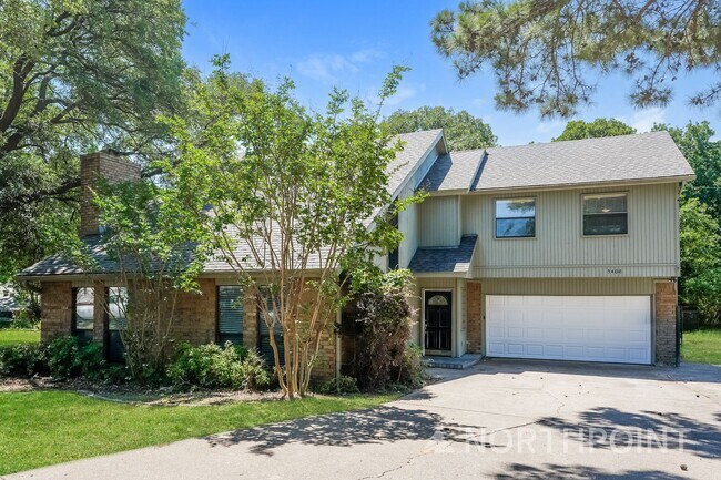 Building Photo - 4 BR/3.5BA | Newly Renovated Single Family Home | 1-Car Covered Parking |Backyard Deck