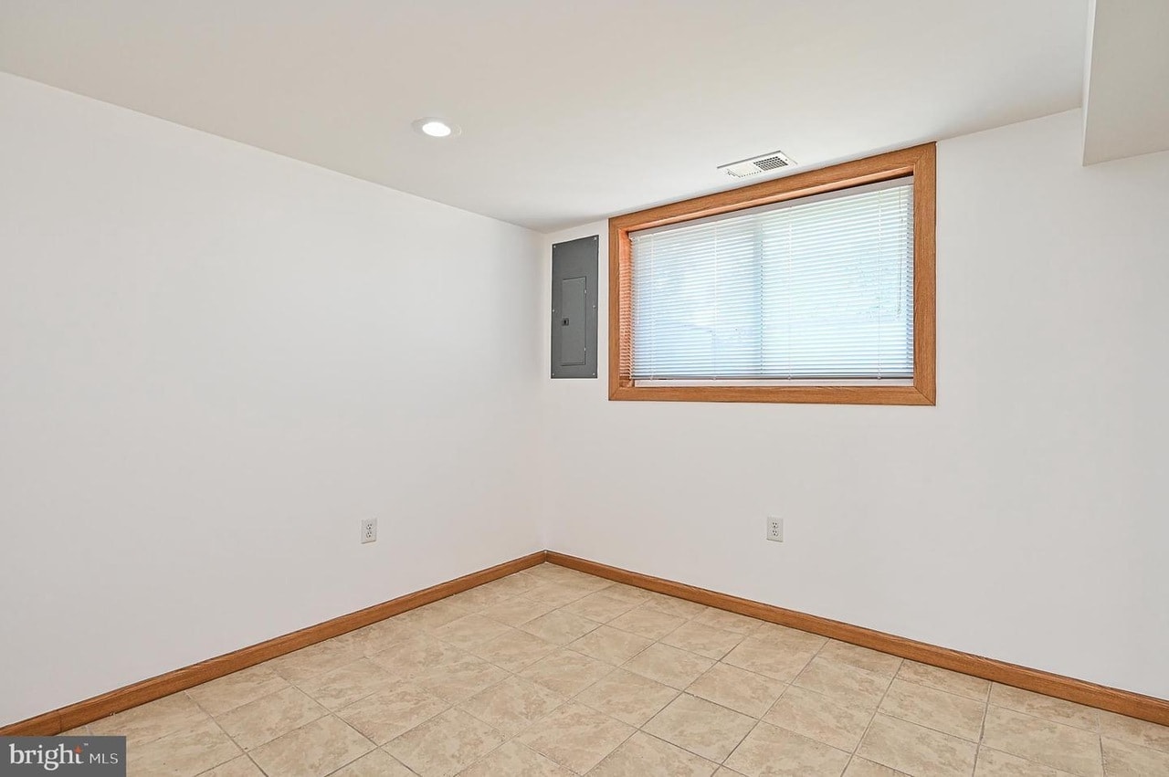 Building Photo - 5700 Chapin Ave