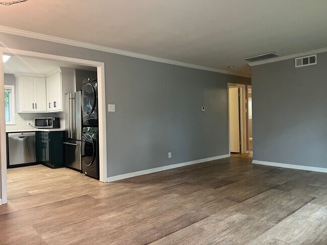 Building Photo - 241 Skyline Dr, North Little Rock AR 72116...