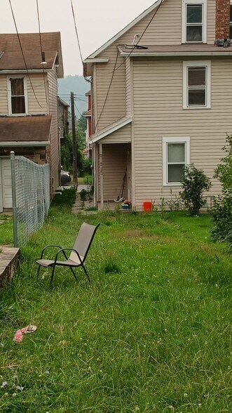 Building Photo - 648 Linden Ave