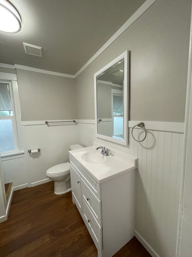 Building Photo - 4 Bedroom Home