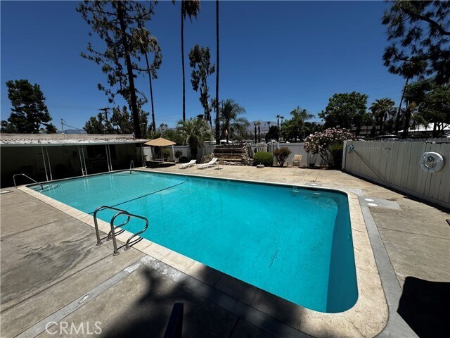 Building Photo - 475 E Cypress Ave