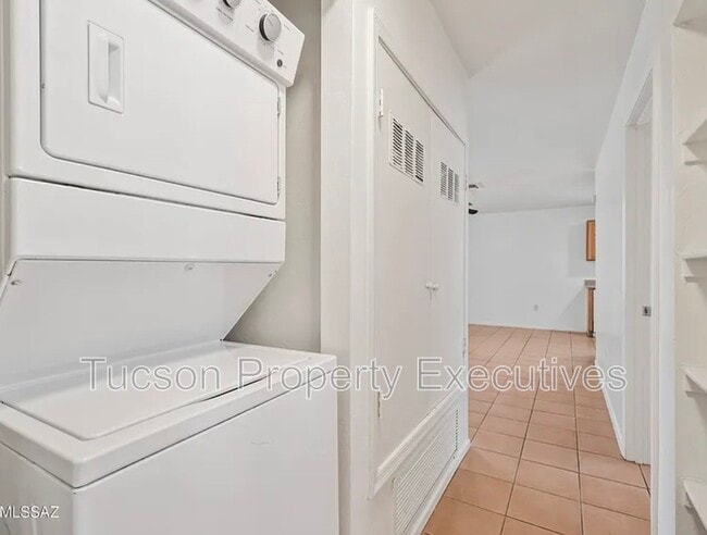 Building Photo - 1107 W Sonora St