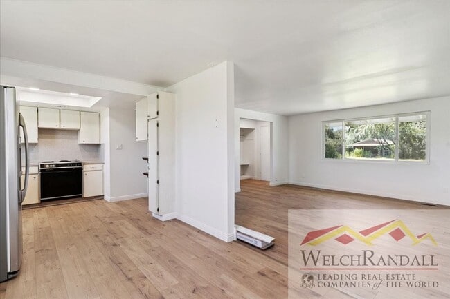 Building Photo - Charming Single Family Home in Hooper