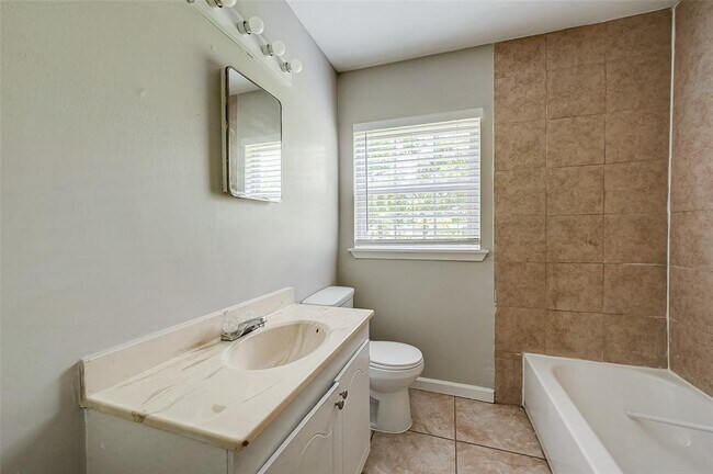 Building Photo - 7621 Sundown Dr