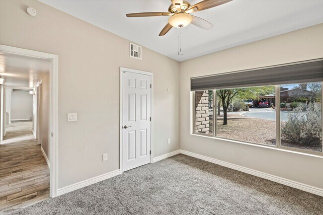 Building Photo - Charming home located in Indian Ridge Esta...