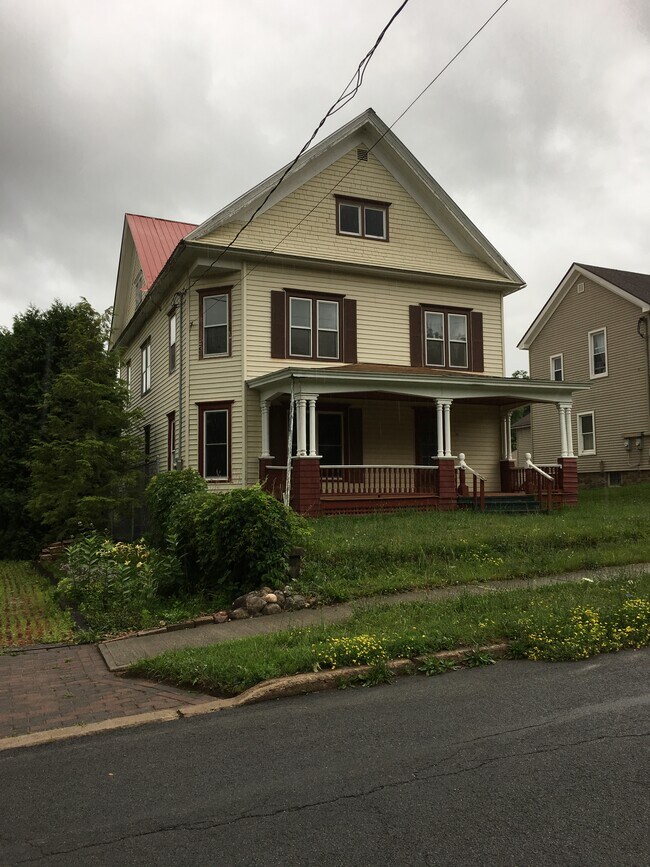 Primary Photo - 11 Mechanic St