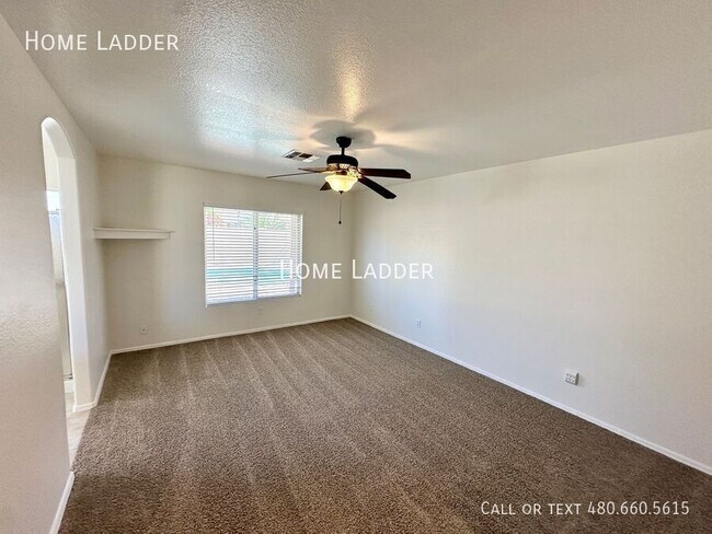 Building Photo - 654 W Country Estates Ave