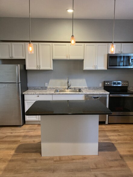 Primary Photo - 912 5th St SW