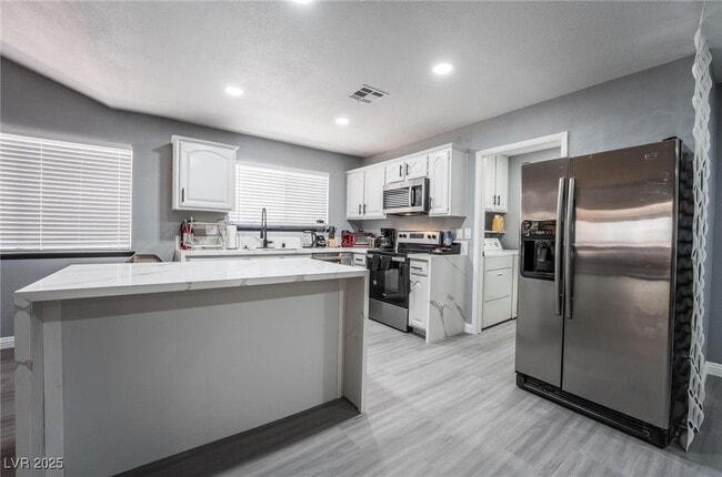 Building Photo - 7439 Trudy Ln