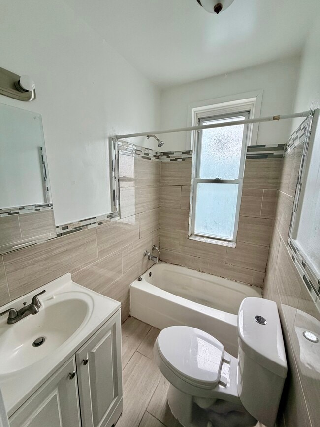 Building Photo - 2060 E Lippincott St