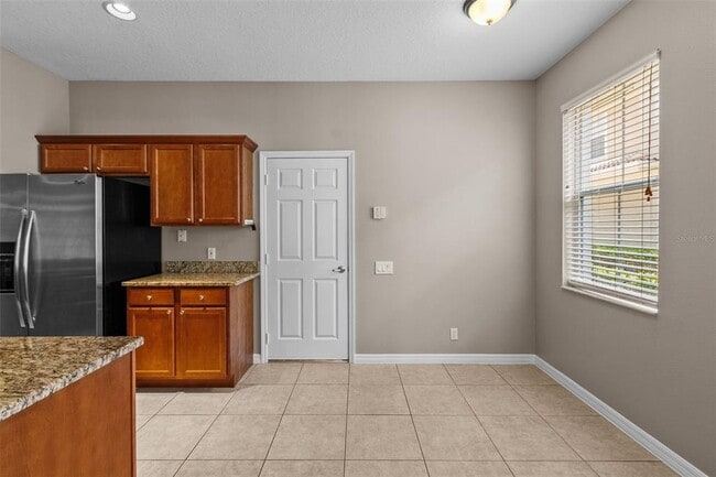 Building Photo - 3372 Covered Bridge Dr E